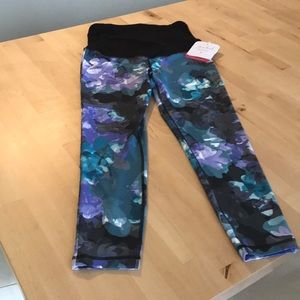 Ingrid & Isabel Maternity Crossover Leggings
